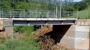 samae-refez-rede-de-agua-proxima-a-ponte-no-bairro-ribeirao-da-velha